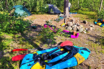 Packraft Camp Lappland Schweden.jpg